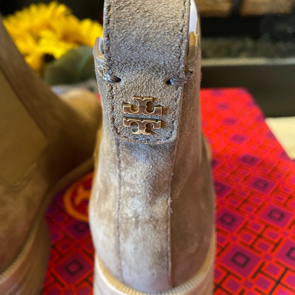 ✨NIB✨Tory Burch Suede Chelsea Ankle Boots - Picture 5 of 8
